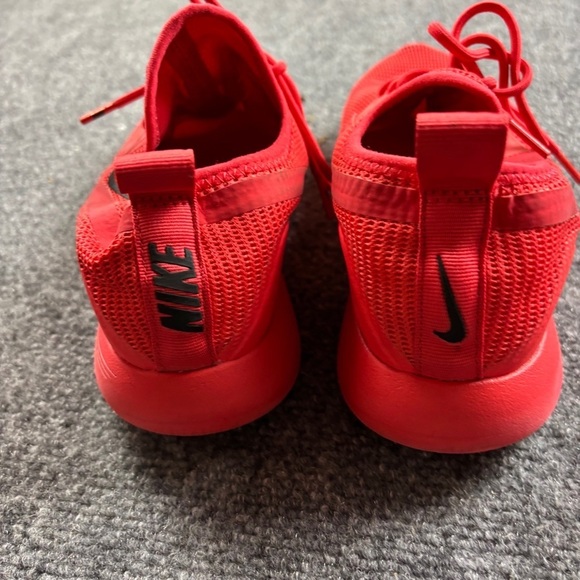 NIKE Men’s Red Lunacharge Training Shoes Athletic Sneakers size: 10 - Picture 7 of 9
